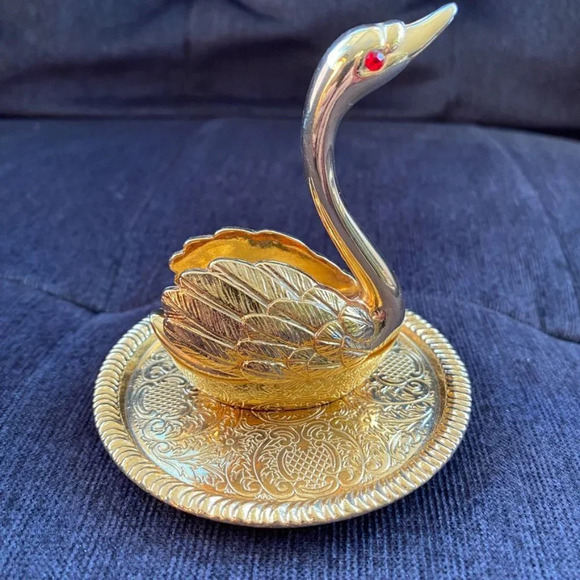 Swan Ring Holder Made of EP Zinc Alloy Silver Gold Tone Etched Jewelry Display - Picture 2 of 13